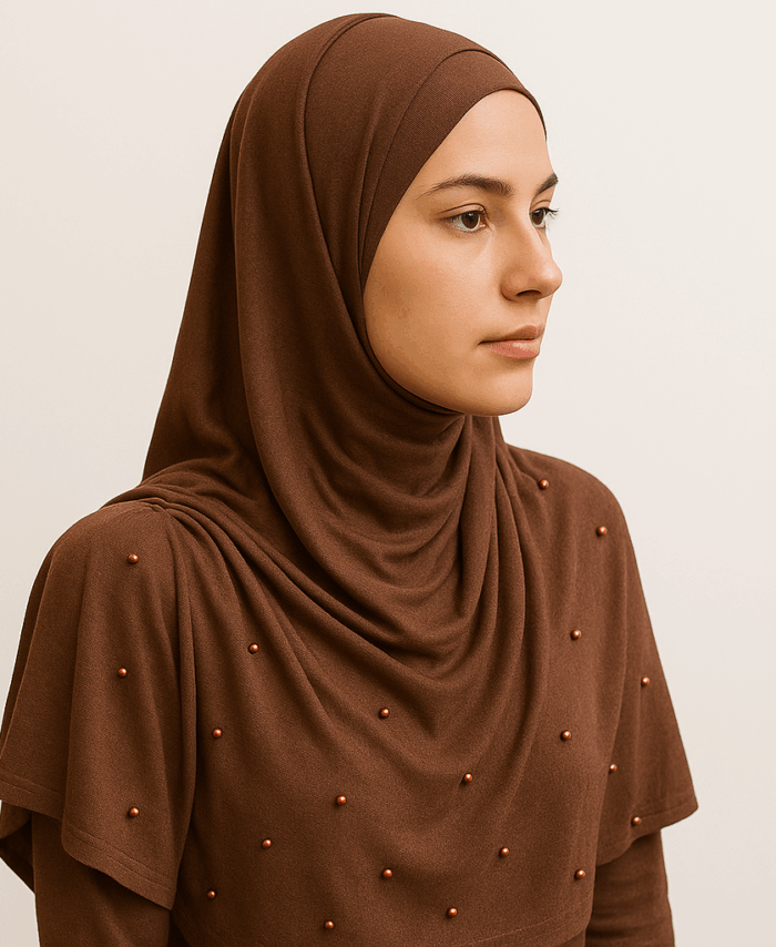 Châle Magnétique Perlé avec Bonnet Intégré – Marron – 100 % Viscose