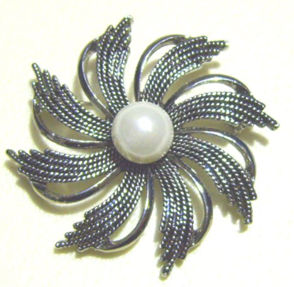 Broche Fleur Argentée