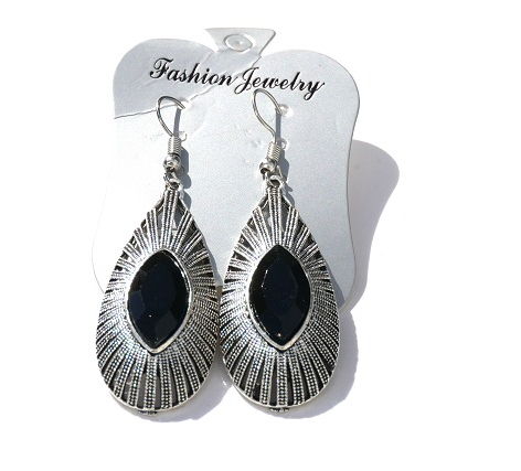 Boucles d'oreilles pendantes en métal argenté ciselé serties de pierres noir